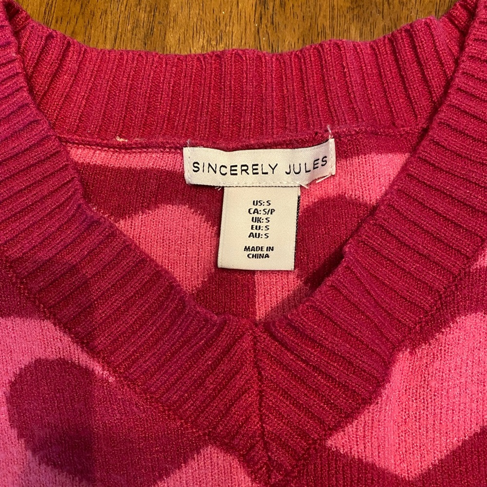 Sincerely Jules V Neck Cropped Sweater Size Small Light Pink/Dark Pink Hearts - Picture 4 of 4